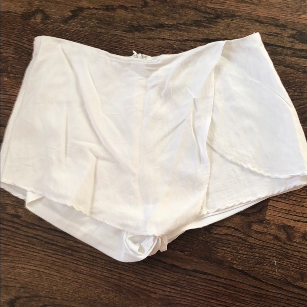 White linen skort
